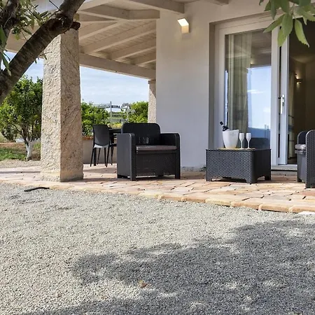 Mugoni Per 5 Persone Con Patio E Piscina E Dom wakacyjny Sassari