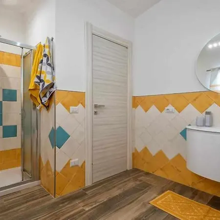 Mugoni Per 5 Persone Con Patio E Piscina E *