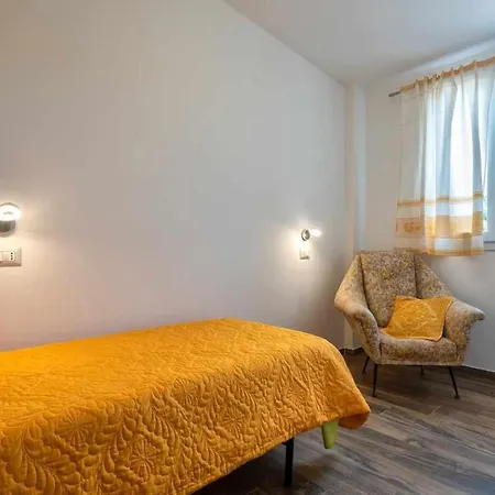 Mugoni Per 5 Persone Con Patio E Piscina E Dom wakacyjny Sassari