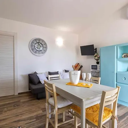 Mugoni Per 5 Persone Con Patio E Piscina E Dom wakacyjny *