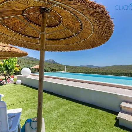 Mugoni Per 5 Persone Con Patio E Piscina E Dom wakacyjny Sassari