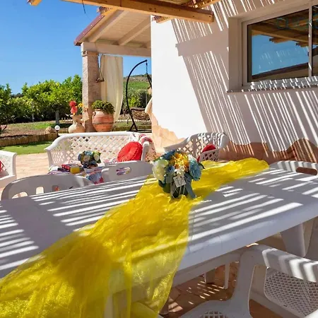 Dom wakacyjny Mugoni Per 5 Persone Con Patio E Piscina E