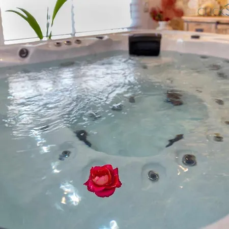 Mugoni Per 5 Persone Con Patio E Piscina E Sassari